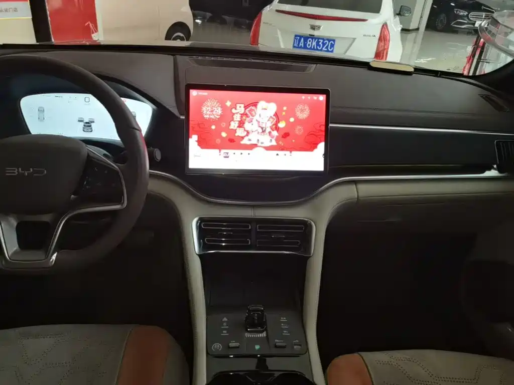 BYD PLUS New Energy — миниатюра 13