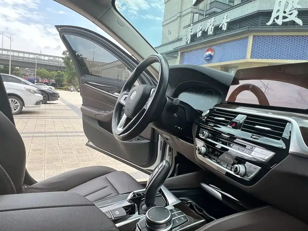 BMW 5 Series — миниатюра 14