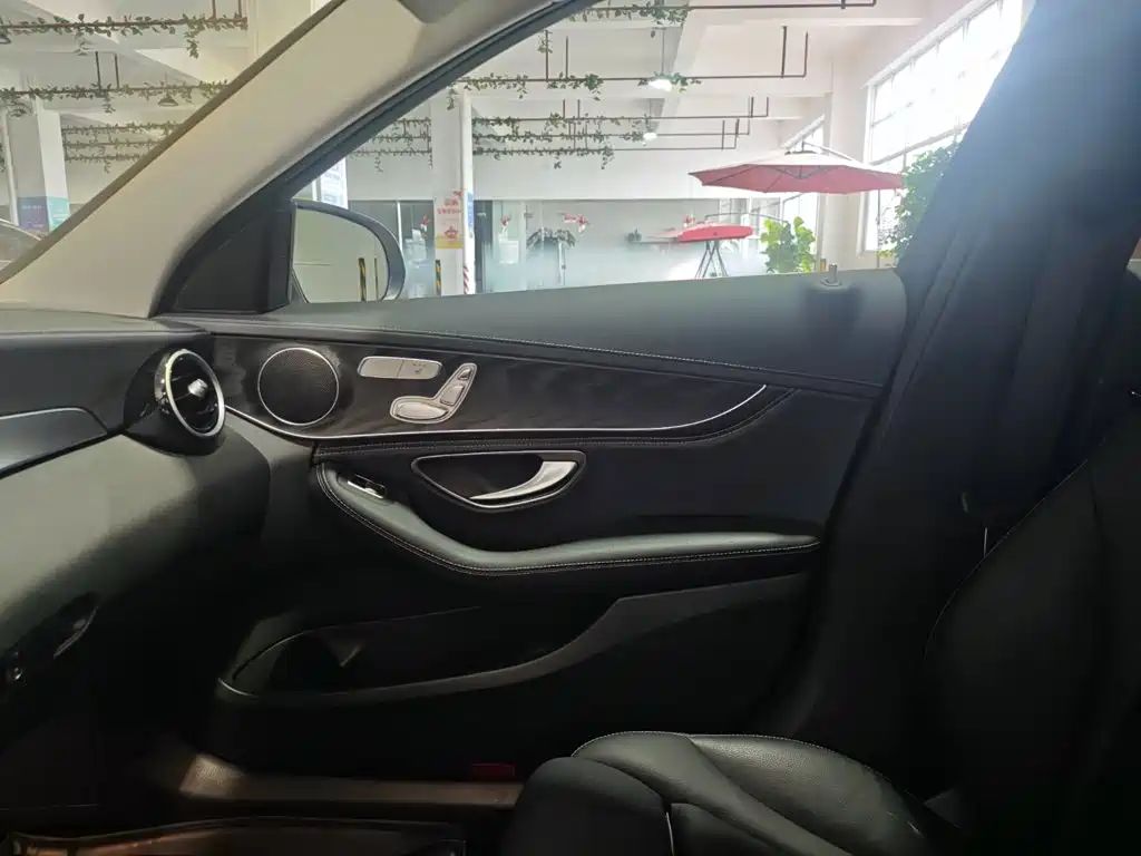 Mercedes-Benz C-Class — миниатюра 13