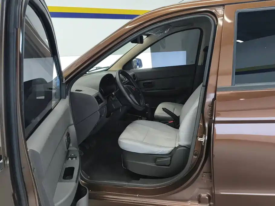 Wuling Hongguang — миниатюра 9