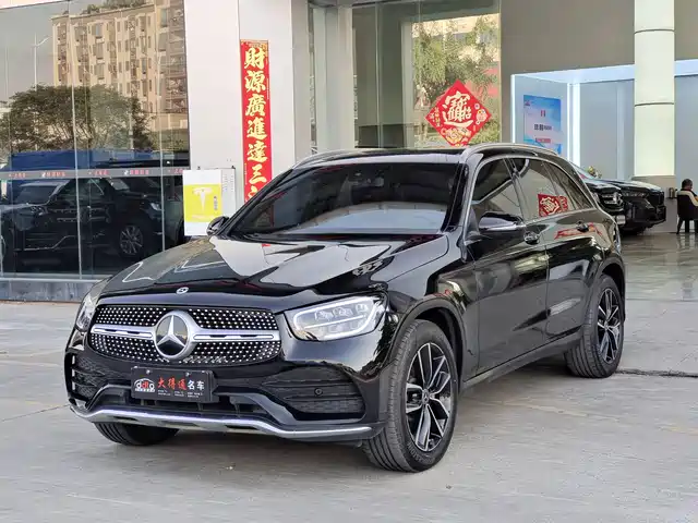 MERCEDES-BENZ GLC