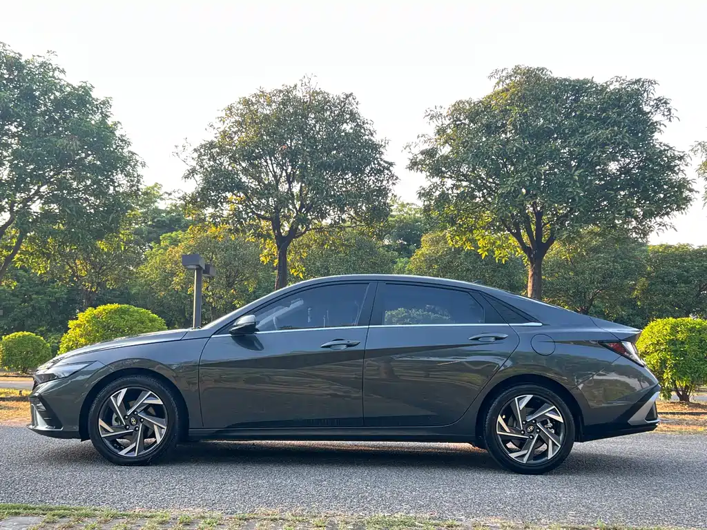 Hyundai Elantra — миниатюра 7