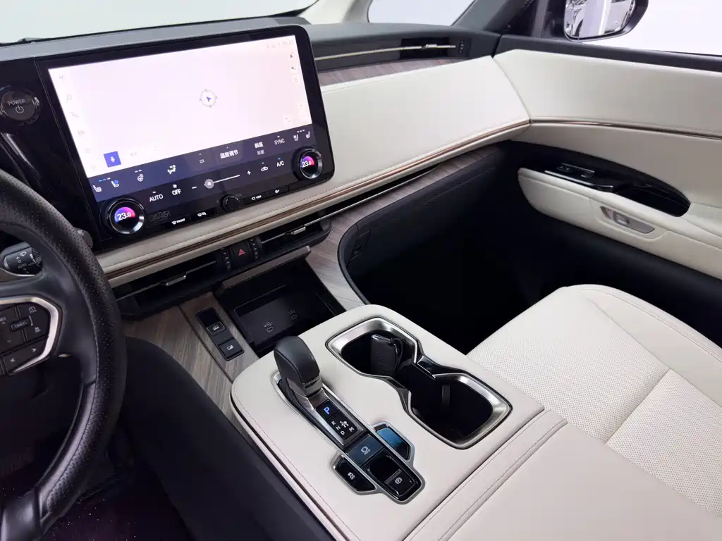 Lexus LM — миниатюра 19