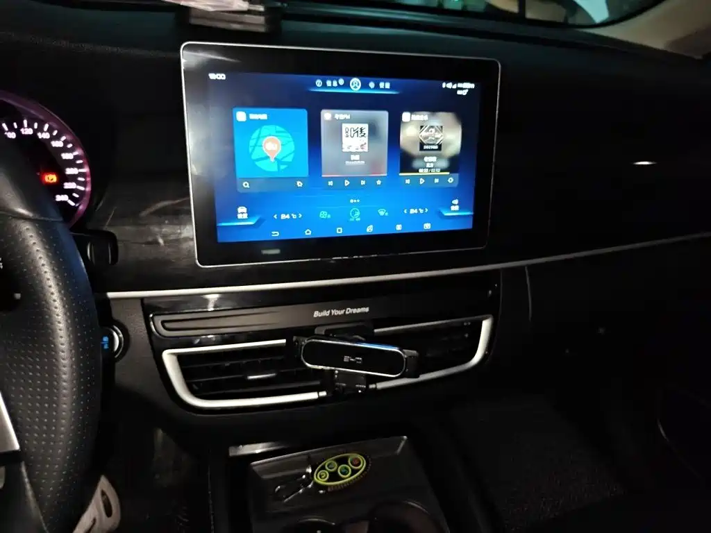 BYD MAX — миниатюра 6