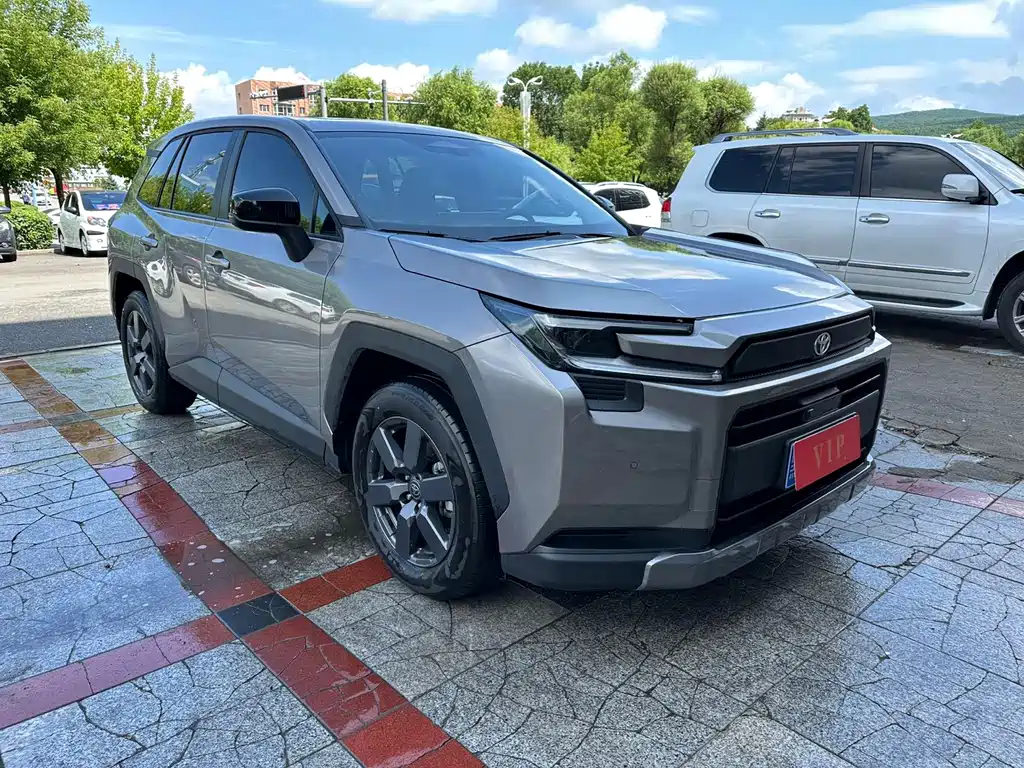 Toyota RAV4 — миниатюра 3