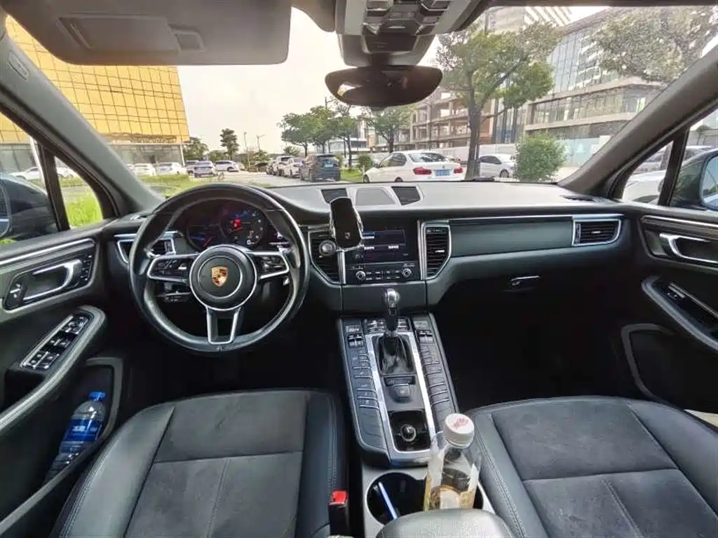 Porsche Macan — миниатюра 8