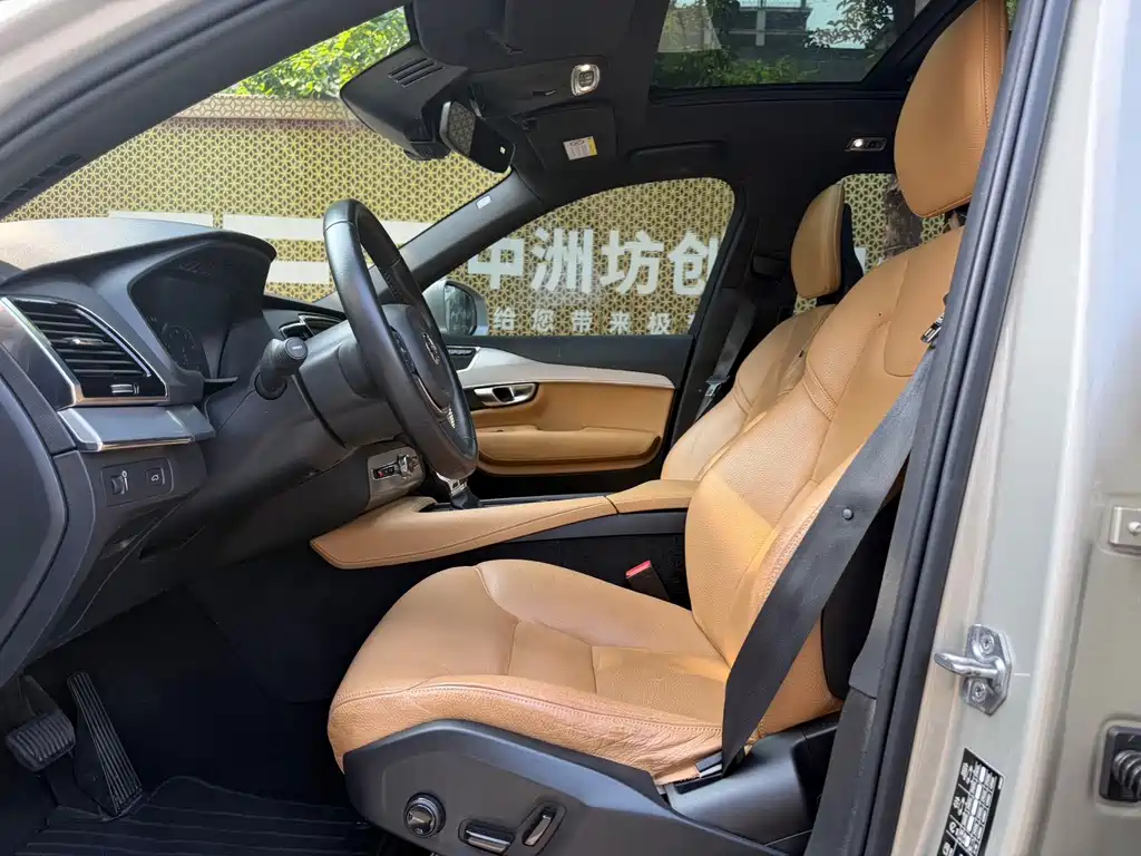 Volvo XC90 — миниатюра 5