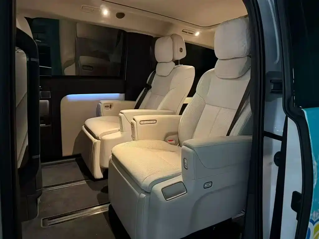 Li Auto MEGA 2025 Home