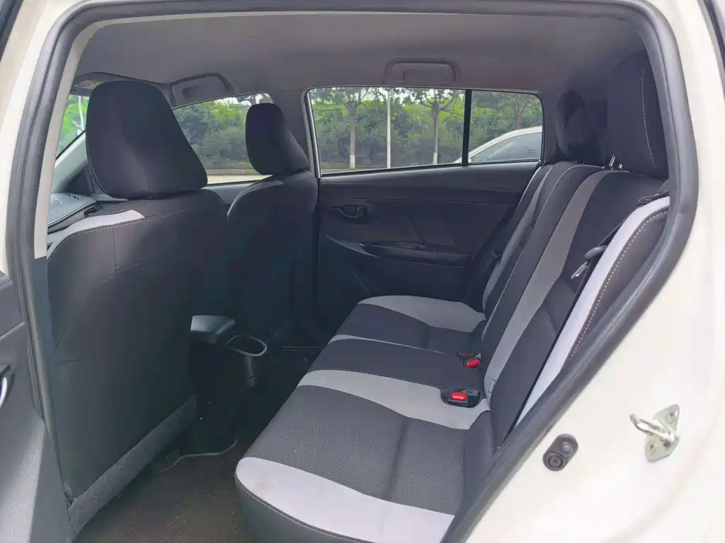 Toyota Yaris L — миниатюра 6