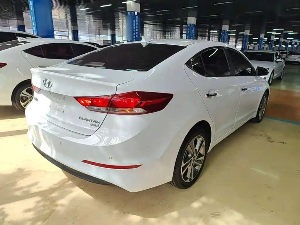 Hyundai Elantra — миниатюра 7
