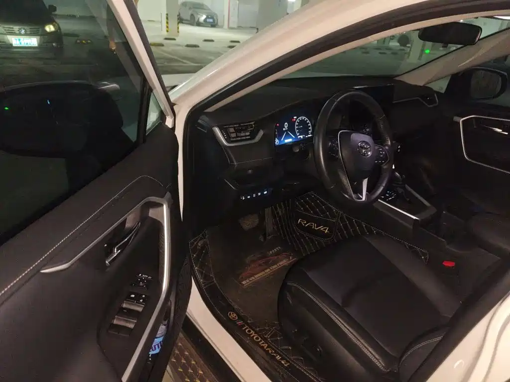 Toyota RAV4 — миниатюра 17