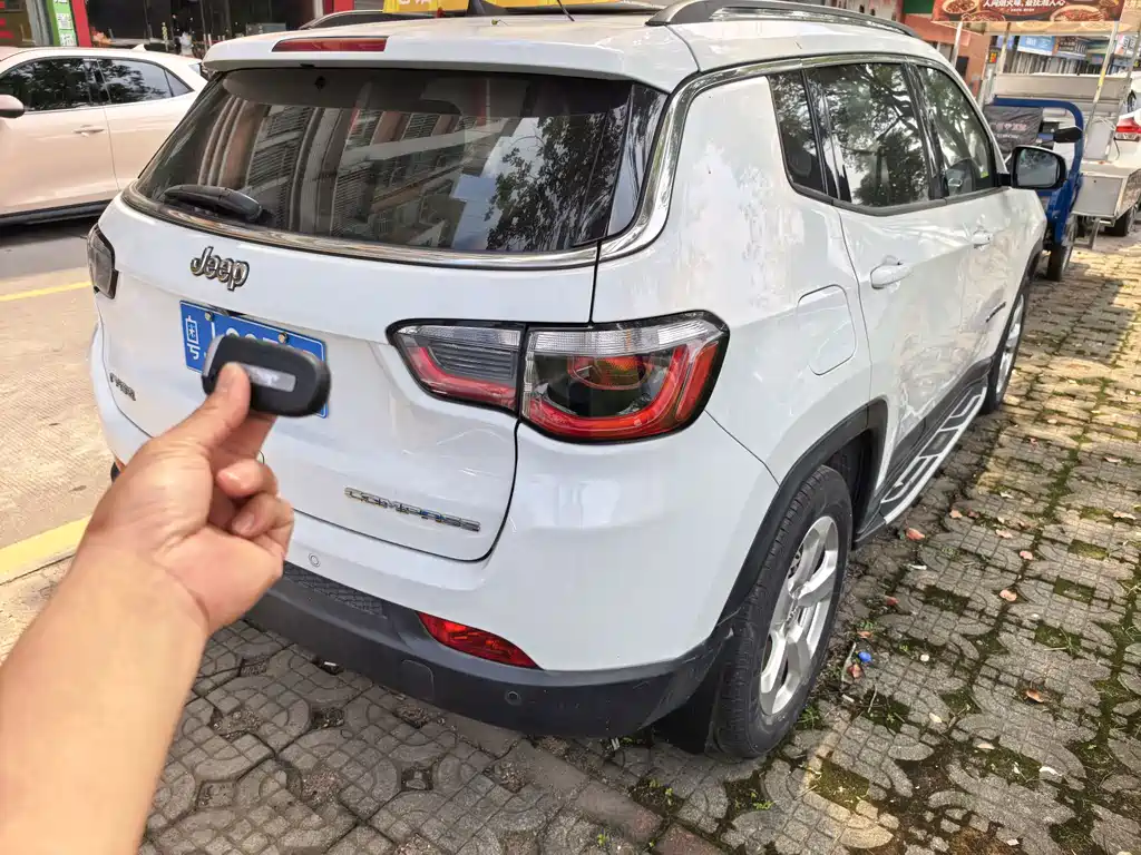Jeep Compass — миниатюра 6