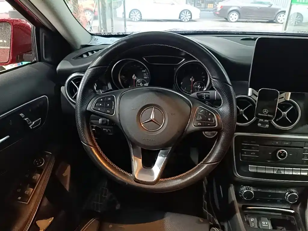 Mercedes-Benz GLA — миниатюра 11
