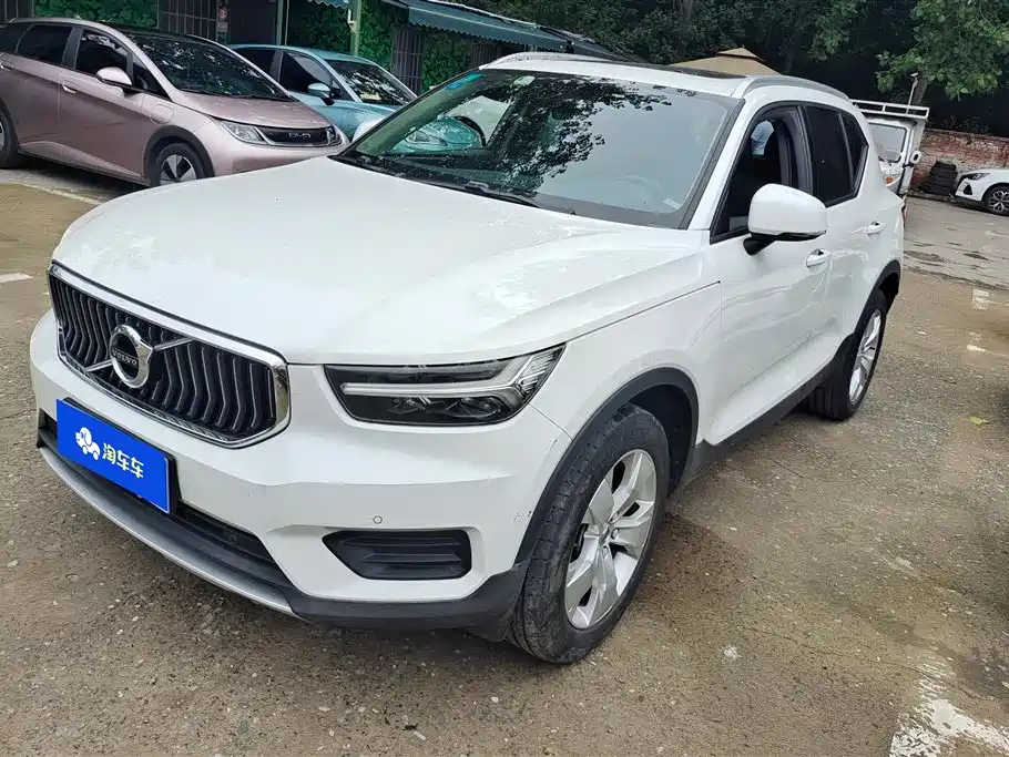 Купить Volvo XC40
