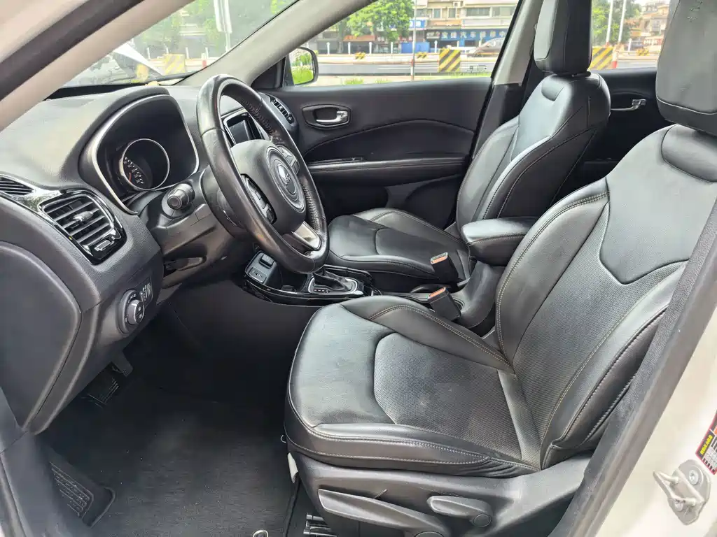 Jeep Compass — миниатюра 10