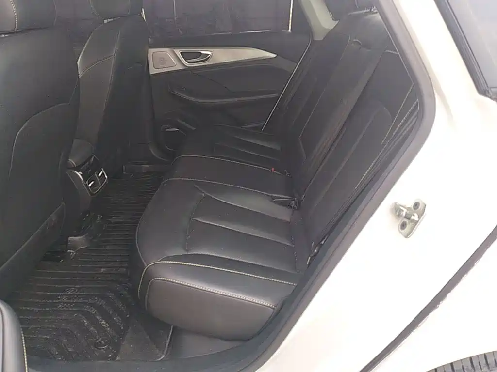 Roewe i6 MAX New Energy — миниатюра 17