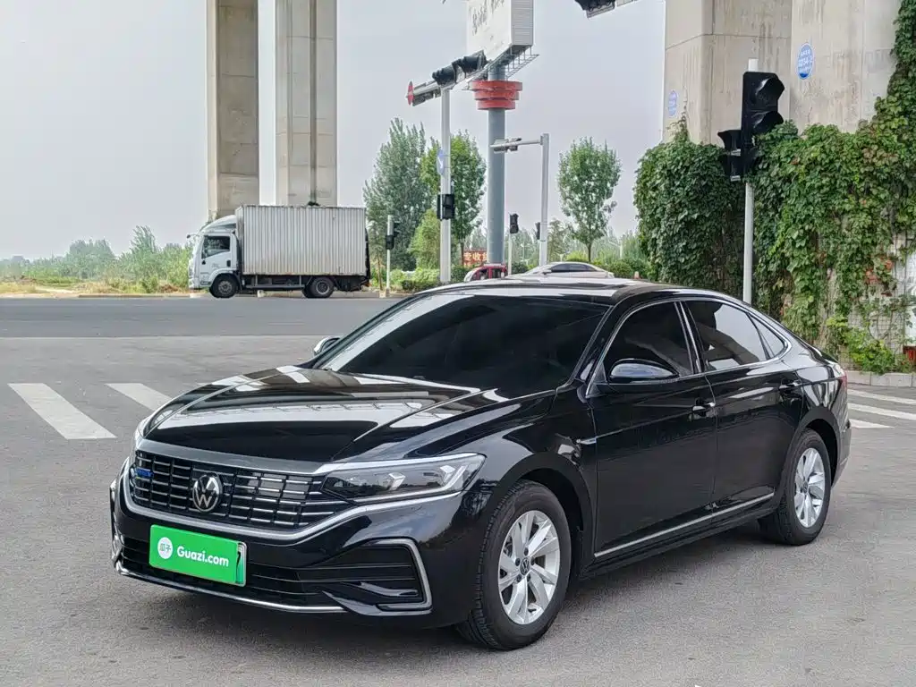 Volkswagen Passat PHEV — миниатюра 2