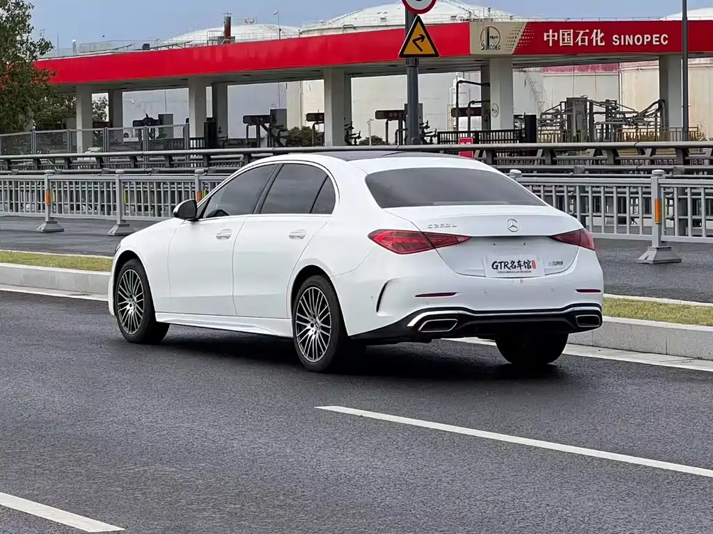 Mercedes-Benz C-Class — миниатюра 6