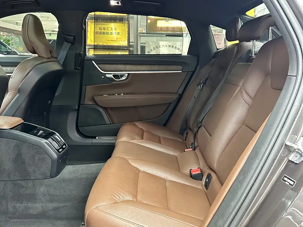 Volvo S90 — миниатюра 8