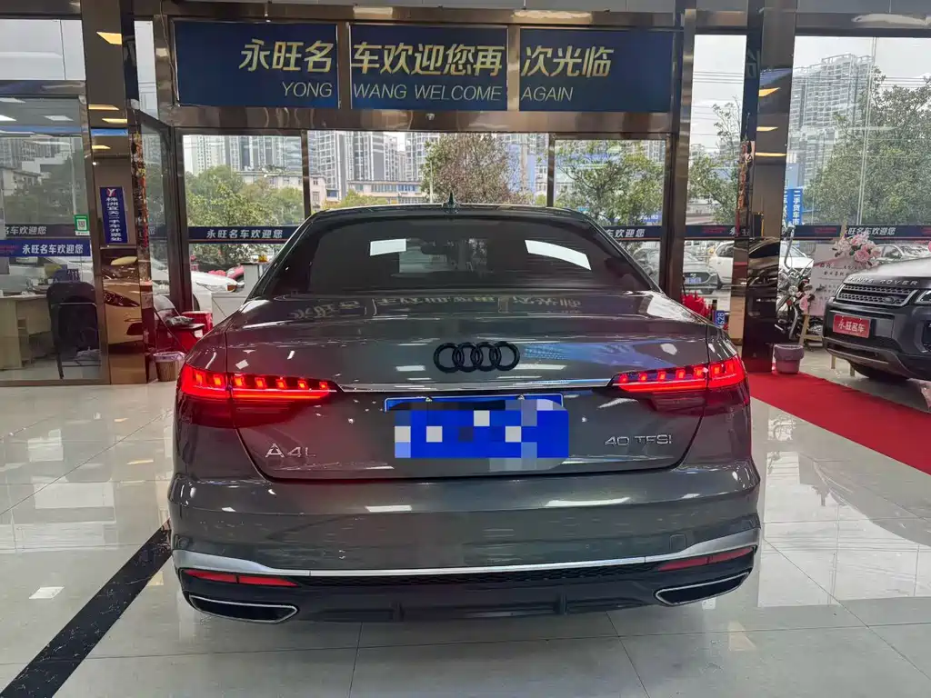 Audi A4L - фото 9