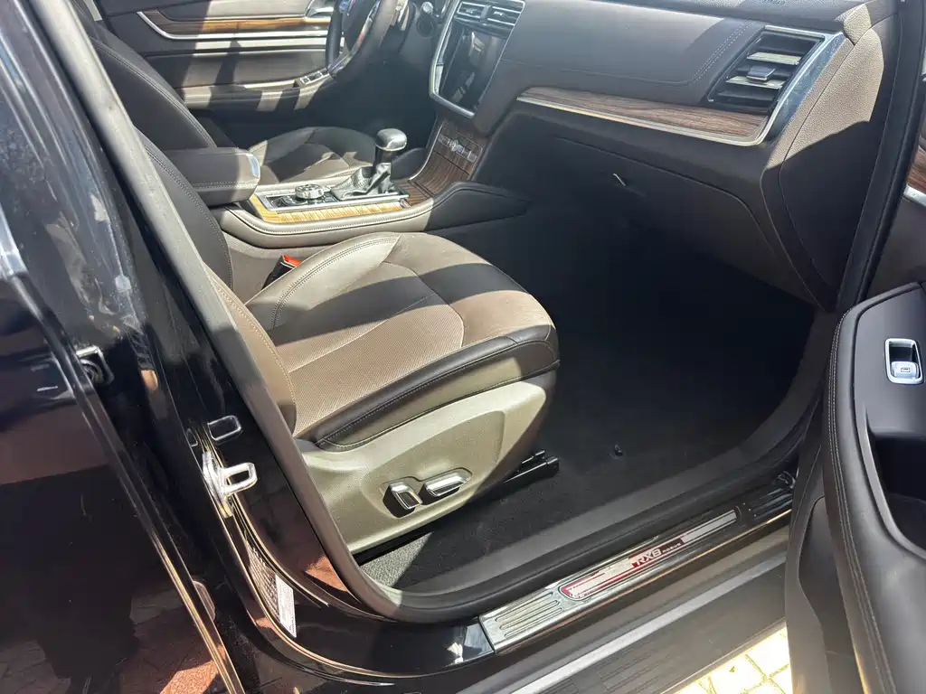 Roewe RX8 — миниатюра 6