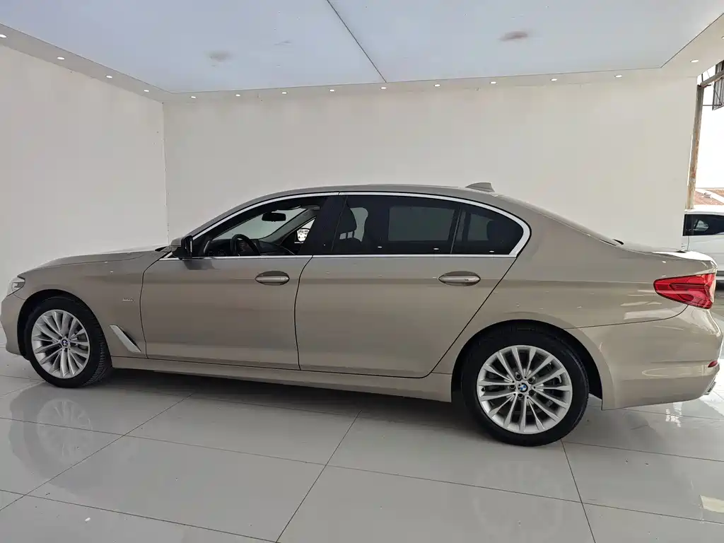 BMW 5 Series — миниатюра 28