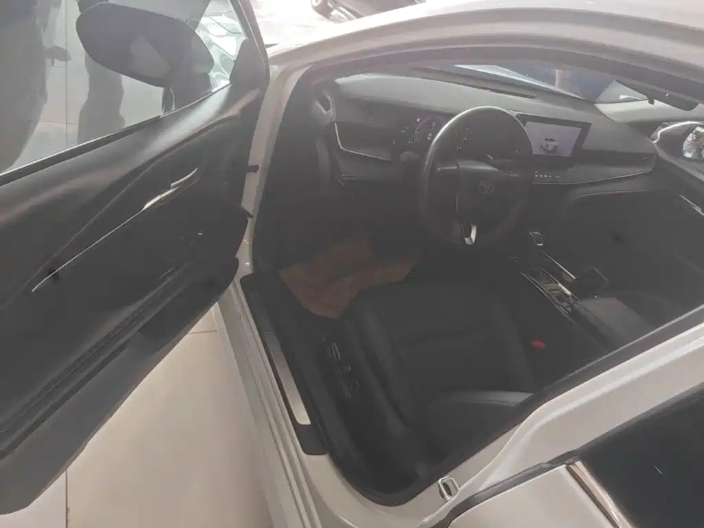 Toyota Camry — миниатюра 16