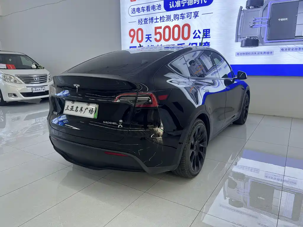 TESLA MODEL Y