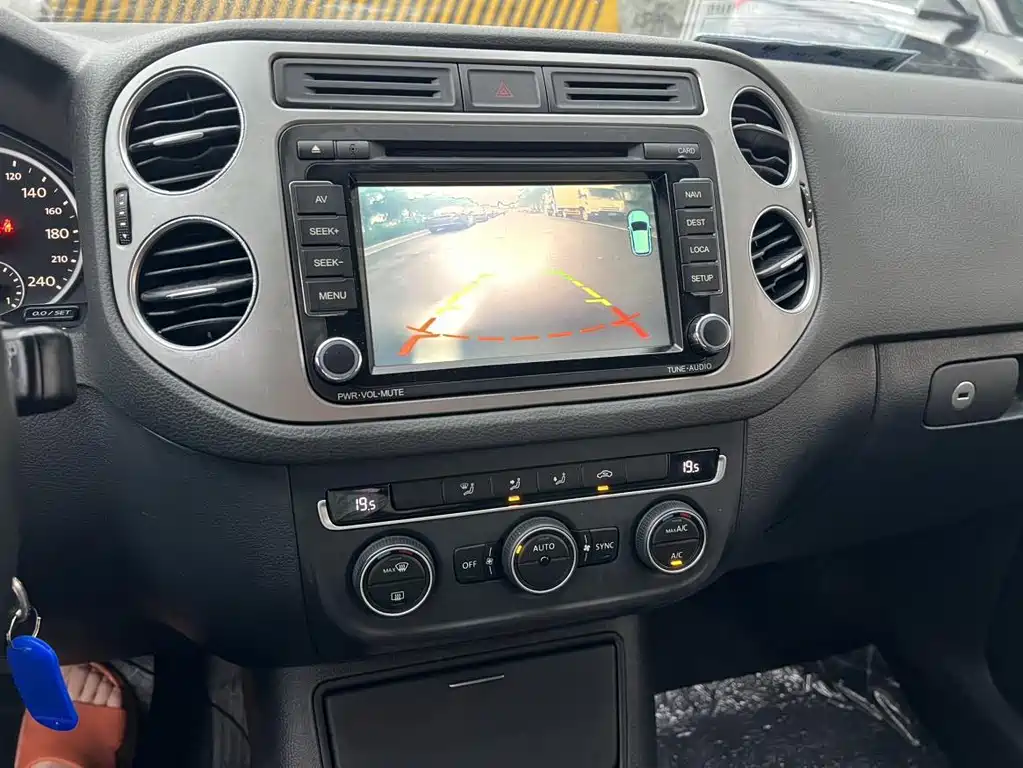 Volkswagen Tiguan — миниатюра 6