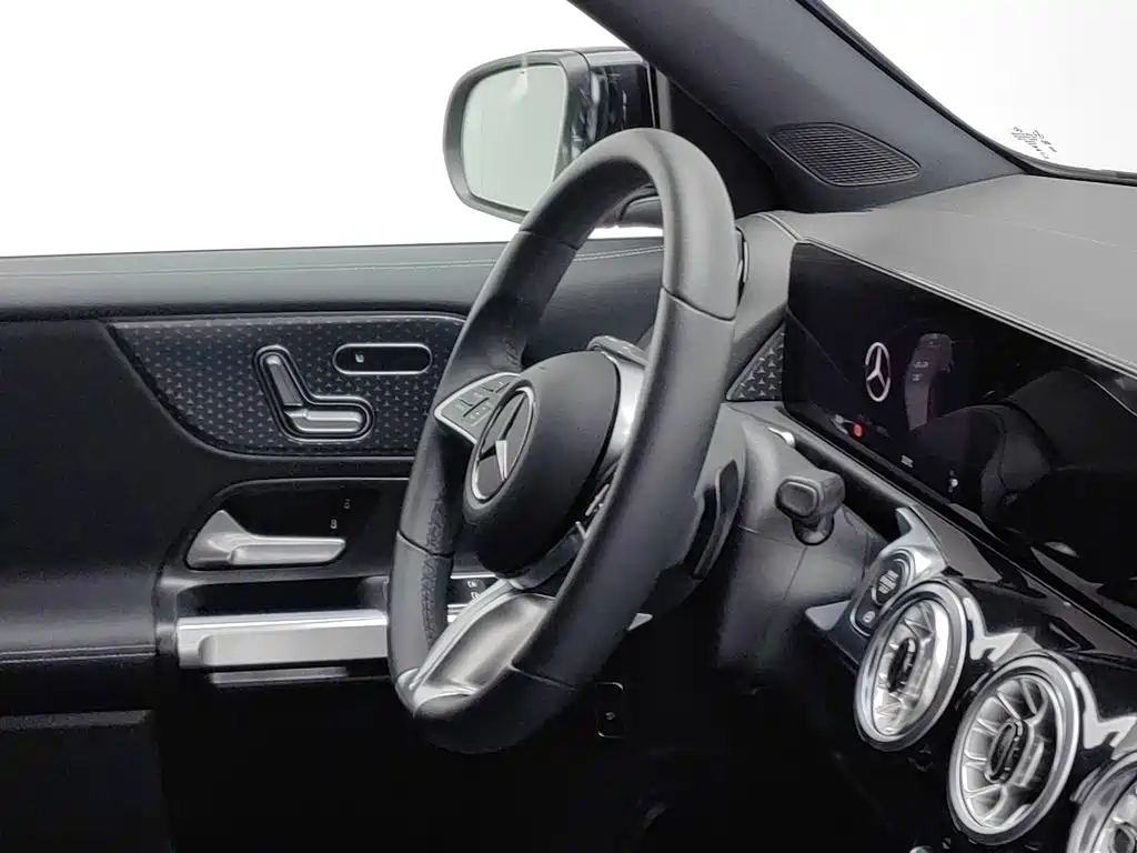 Mercedes-Benz GLB — миниатюра 22