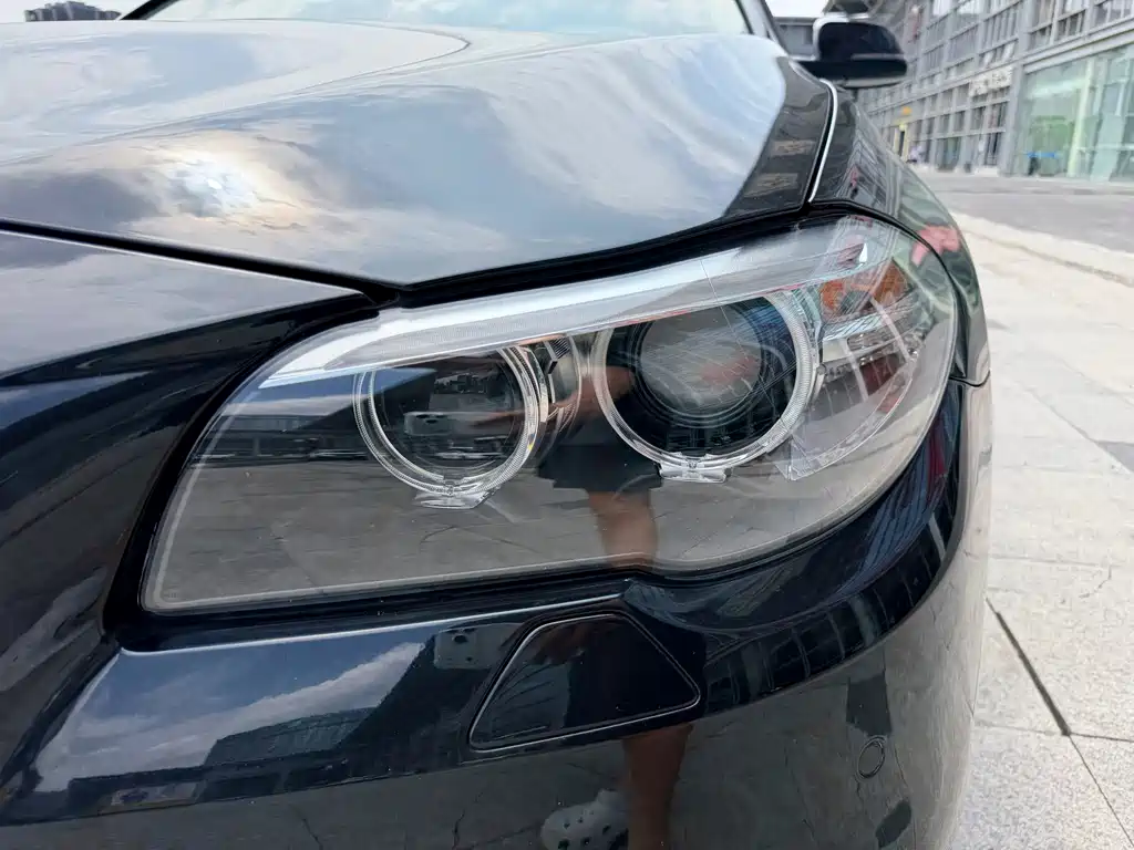 BMW 5 Series — миниатюра 13