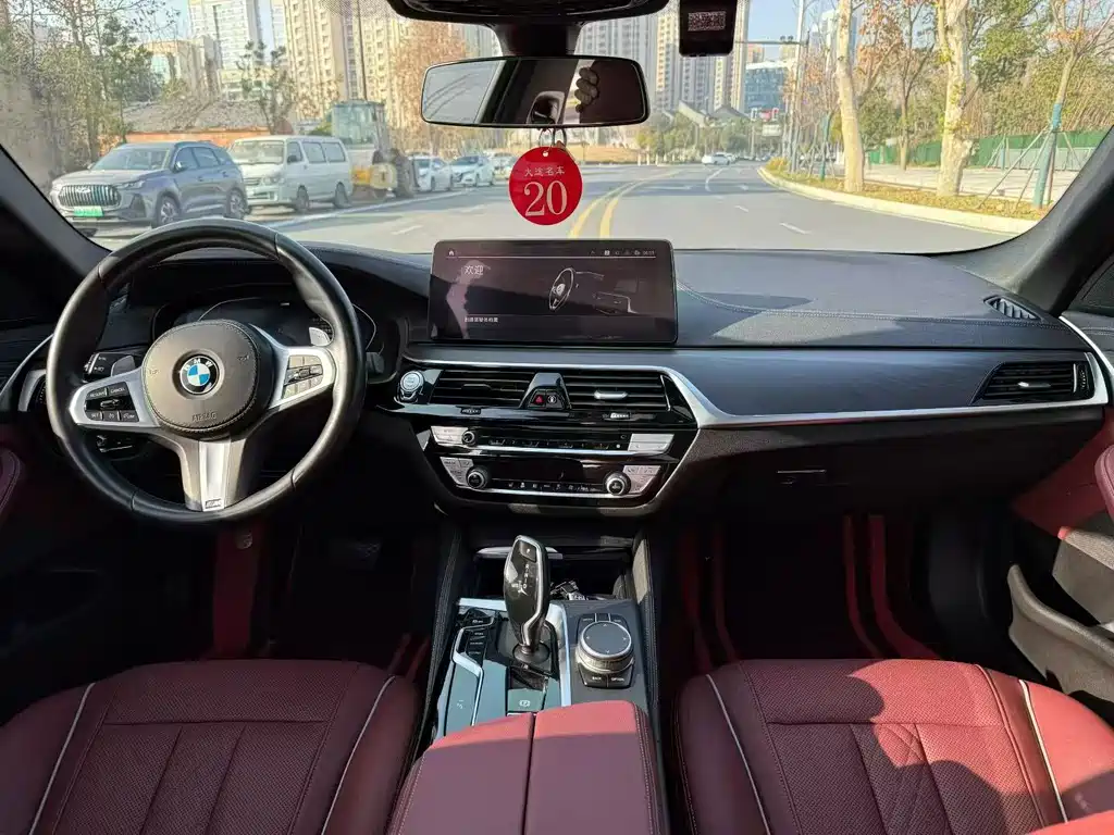 BMW 5 Series — миниатюра 4