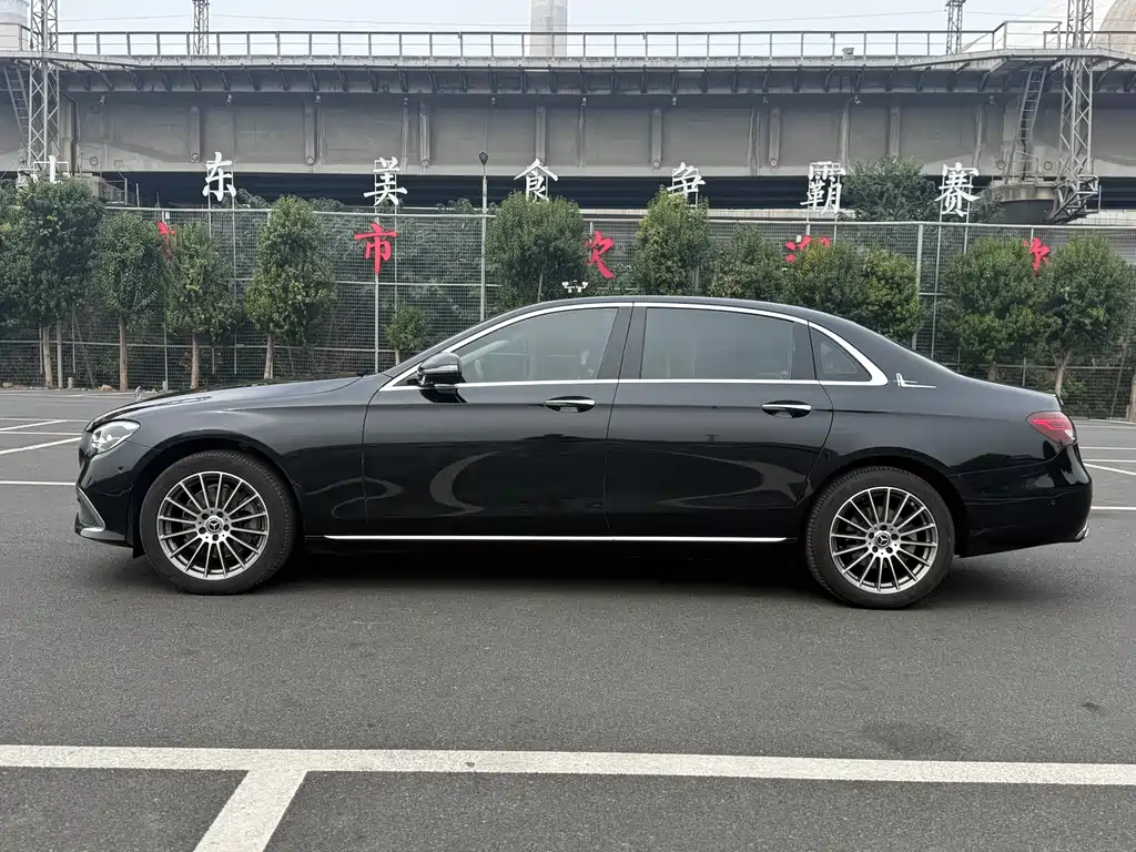 Mercedes-Benz E-Class — миниатюра 3