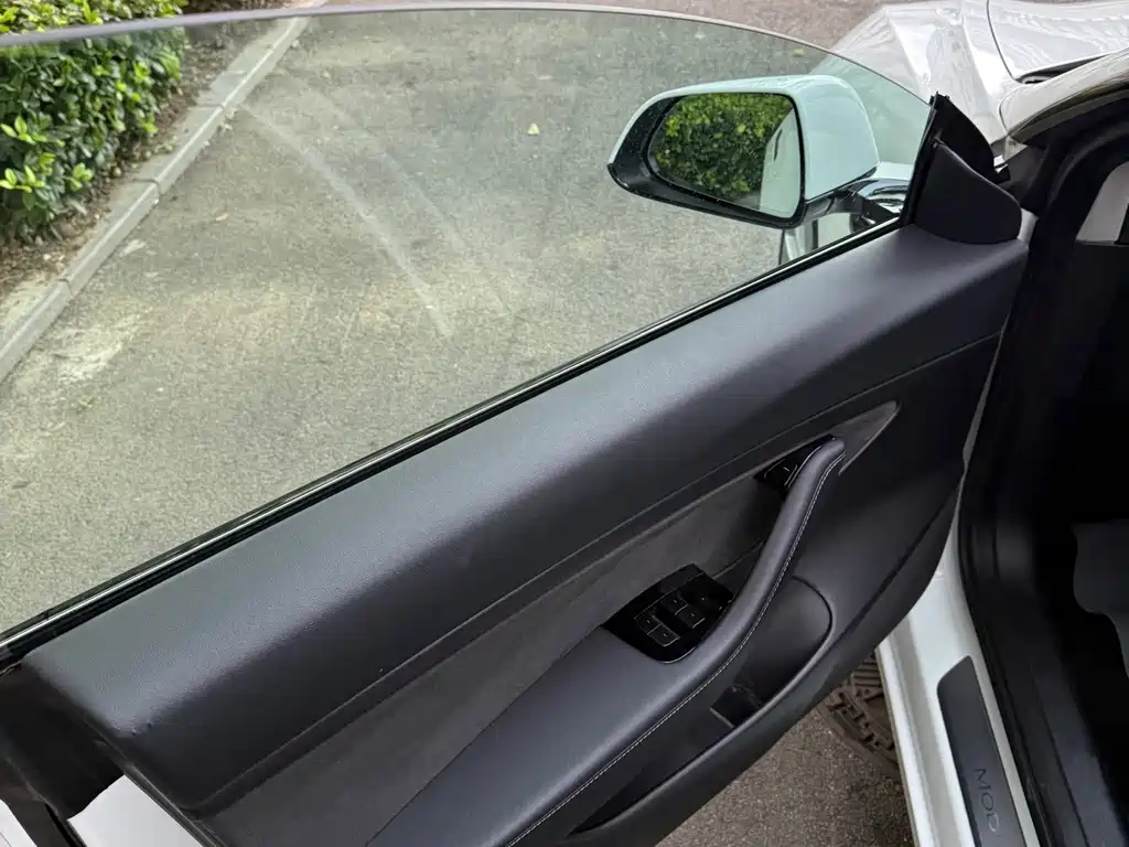 Tesla Model 3 — миниатюра 6