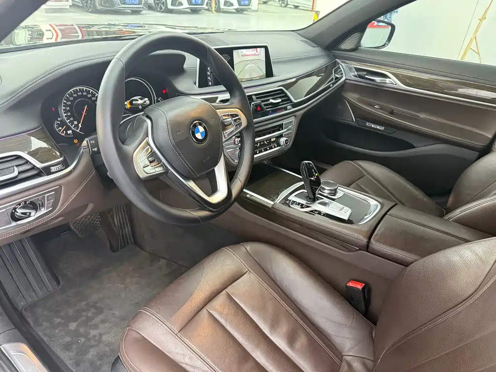 BMW 7 Series — миниатюра 5