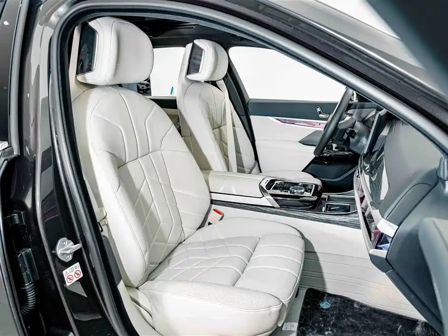 BMW i7 — миниатюра 22
