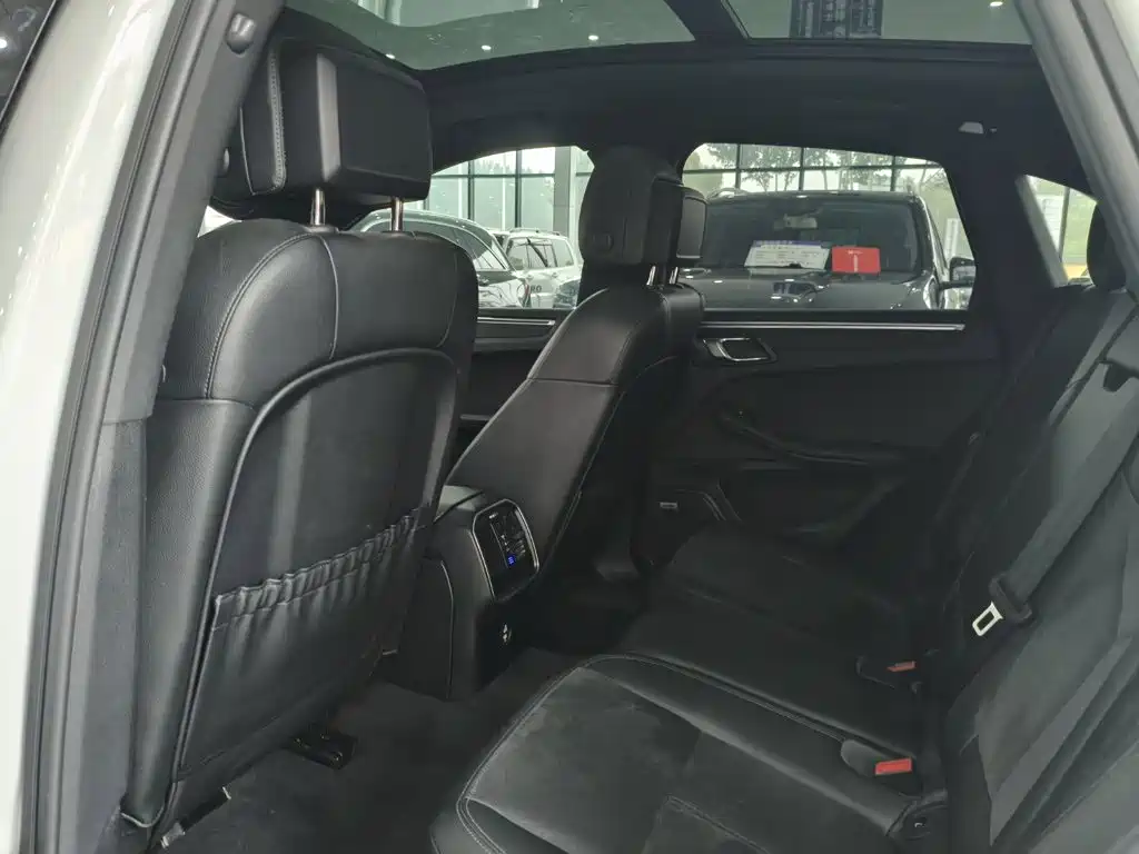 Porsche Macan — миниатюра 10