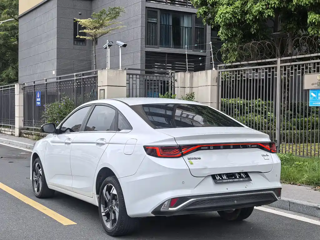 Geely Emgrand L HiP L HiP 2022 1.5TD-DHT Pro 100KM Super