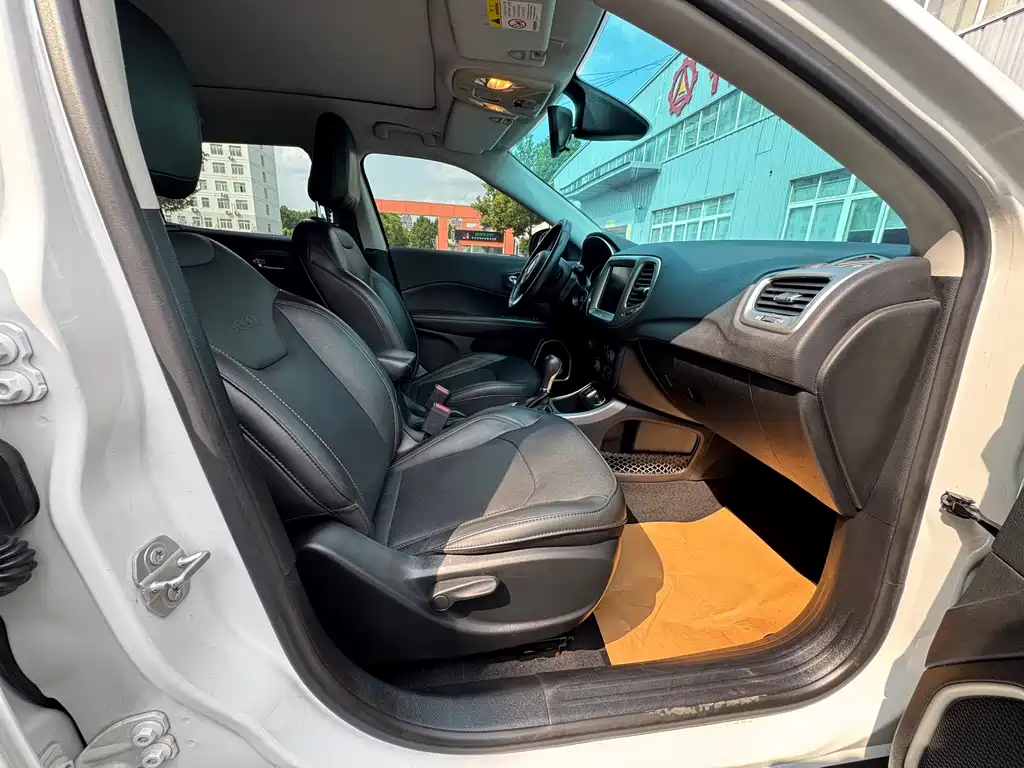 Jeep Compass — миниатюра 10