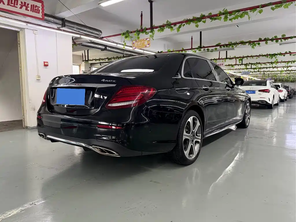 Mercedes-Benz E-Class — миниатюра 11