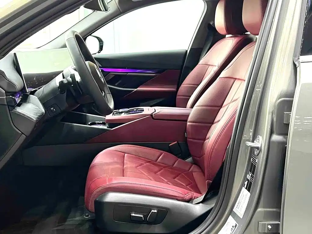 BMW 5 Series — миниатюра 5