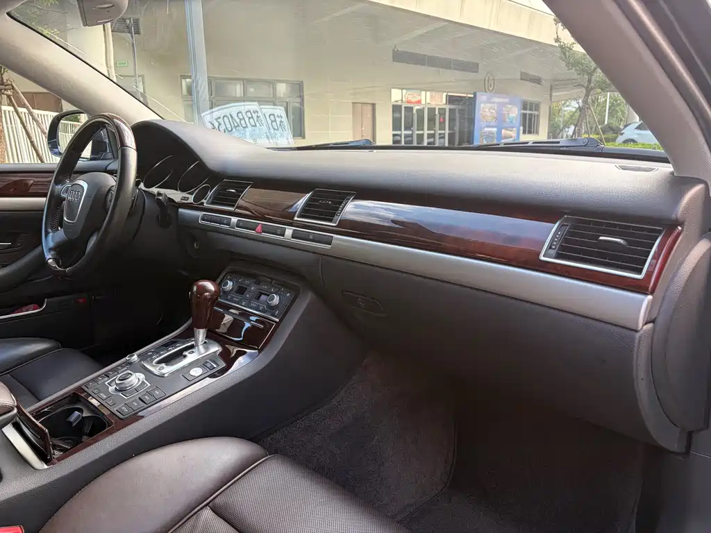 Audi A8 — миниатюра 8