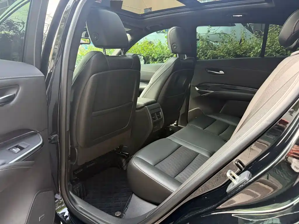 Cadillac XT4 — миниатюра 5