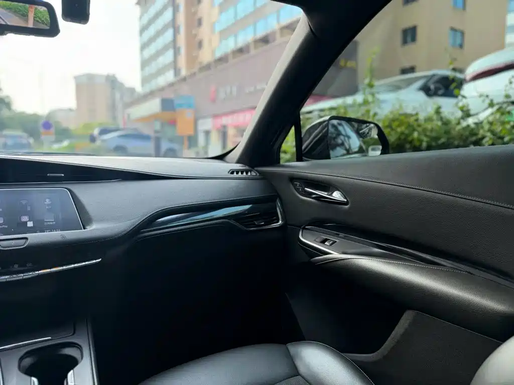 Cadillac XT4 — миниатюра 9