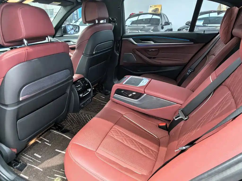 BMW 5 Series — миниатюра 10