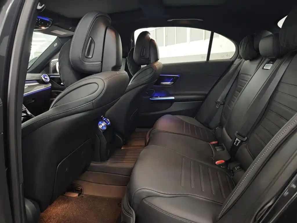 Mercedes-Benz C-Class — миниатюра 13