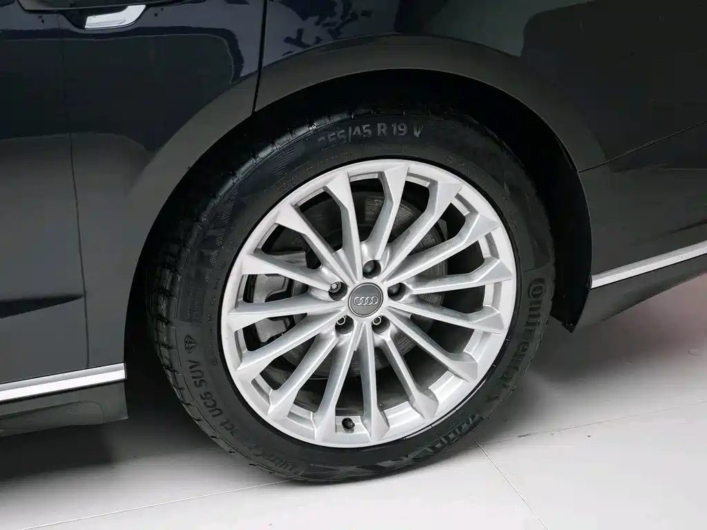 Audi A8 — миниатюра 5