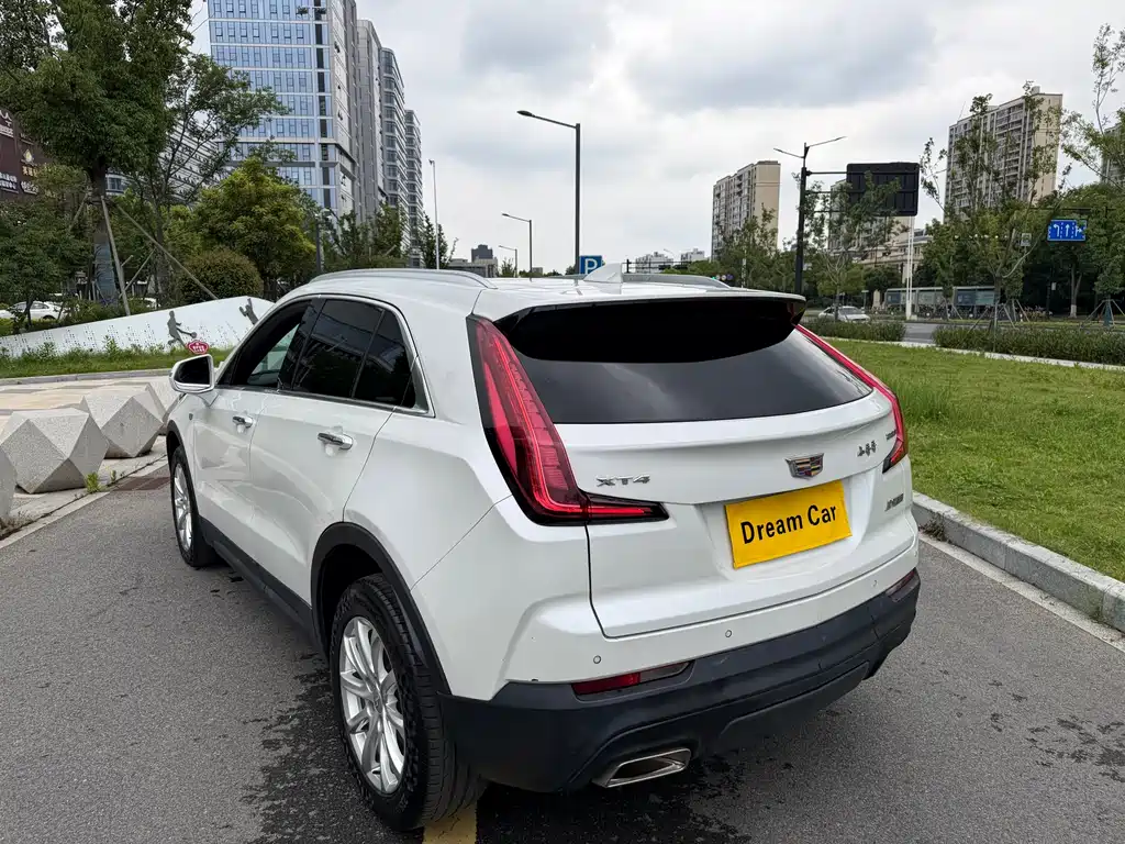 Cadillac XT4 2020 28T