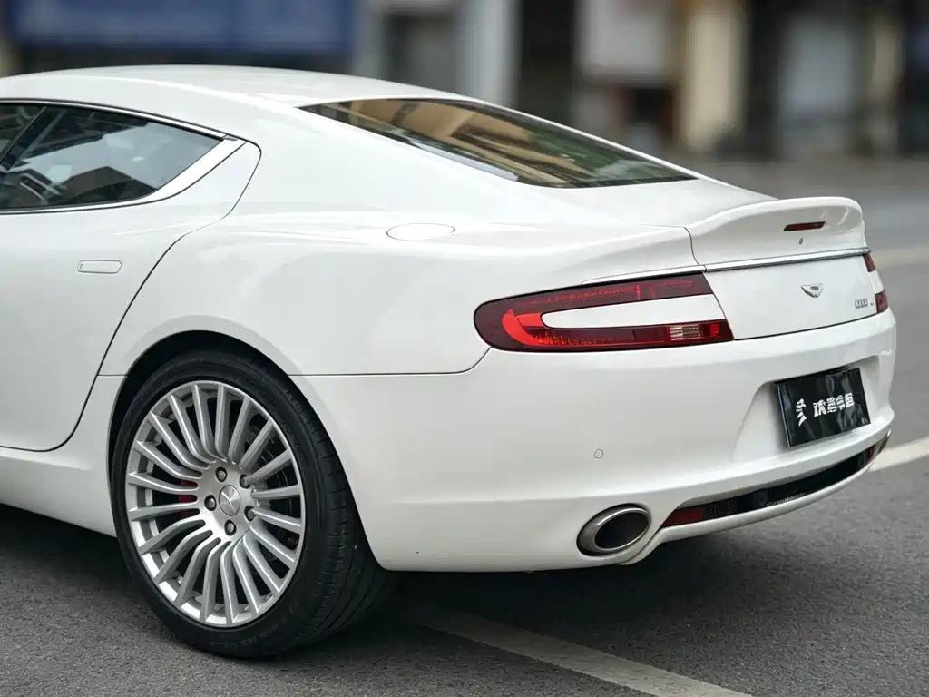 Aston Martin Rapide — миниатюра 4
