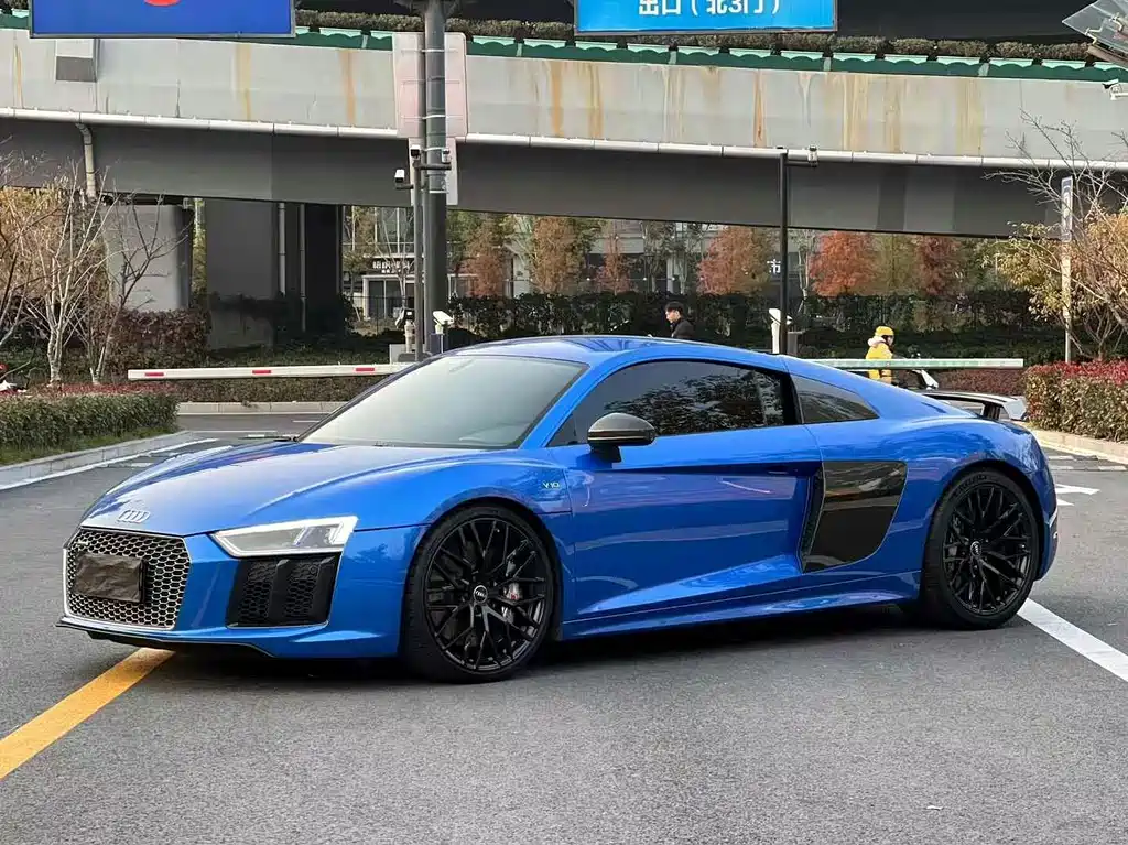 Купить Audi R8